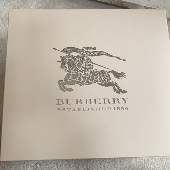 ♥️💯AUTHENTIC BURBERRY The artist pelling 110 peep toe ankle bootie ♥️ - Picture 12 of 12